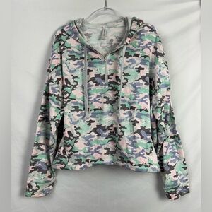 NWOT Fabletics Women’s Cropped 3/4 Zip Camo Hoodie XL
